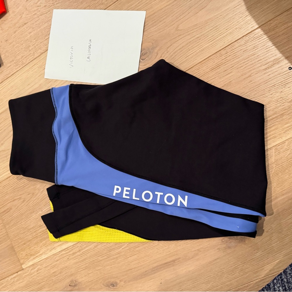 Peloton Black and Blue Leggings xs cadent